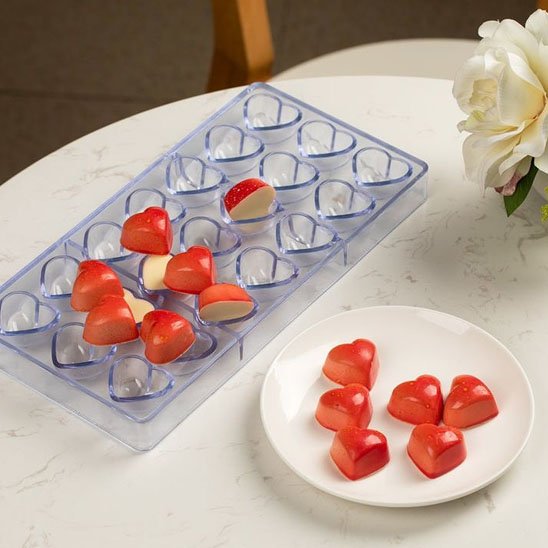 Démoulage de bonbons et chocolats personnalisés faits maison