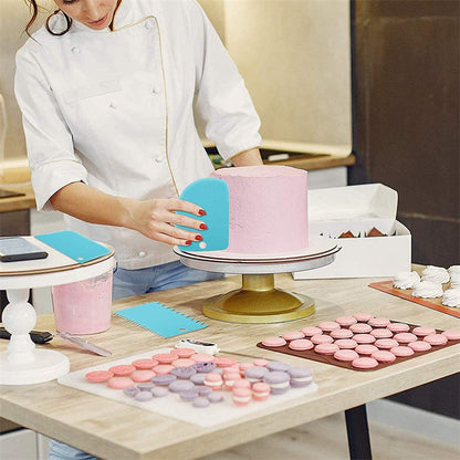 Corne à pâtisserie verte en plastique pour couper la pâte et lisser le glaçage des gâteaux